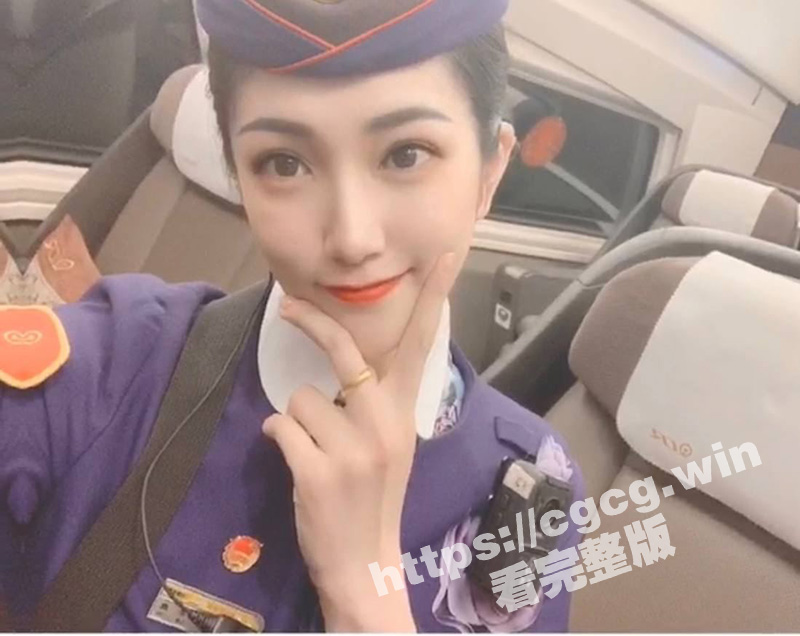 高铁乘务员竟然这么骚！到了济南在车站等到妹子后 制服都没换直冲舜耕山庄打炮 事后给一千不多吧