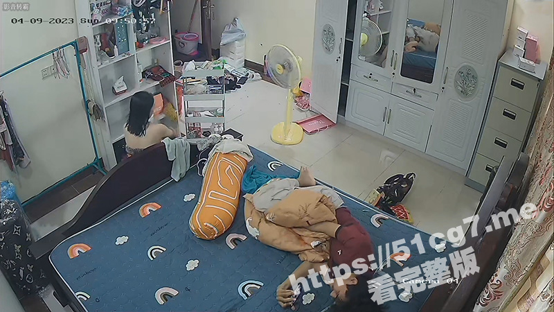 摄像头破解流出 秃顶老王入室强推少妇！为什么女人被肏一次就再也忘不了那根鸡巴？