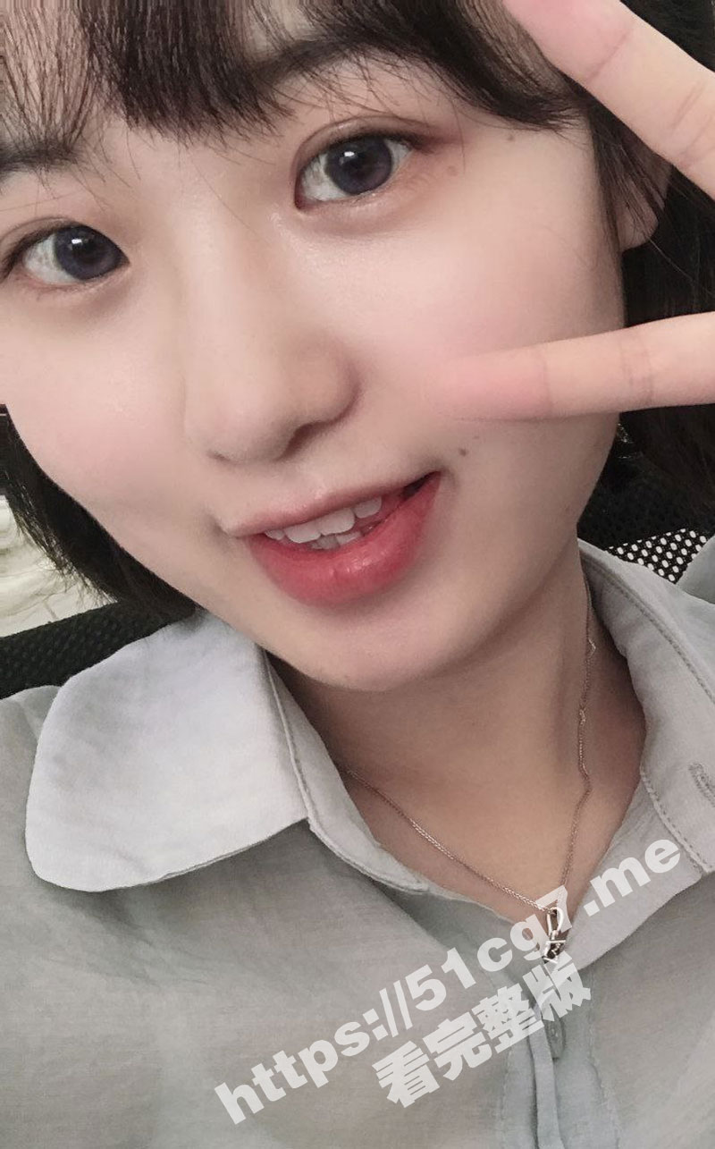 家有微胖骚妻 下班回到家你想先看会电视都没门~直接扑上来把你摁下 扒光你衣服交公粮