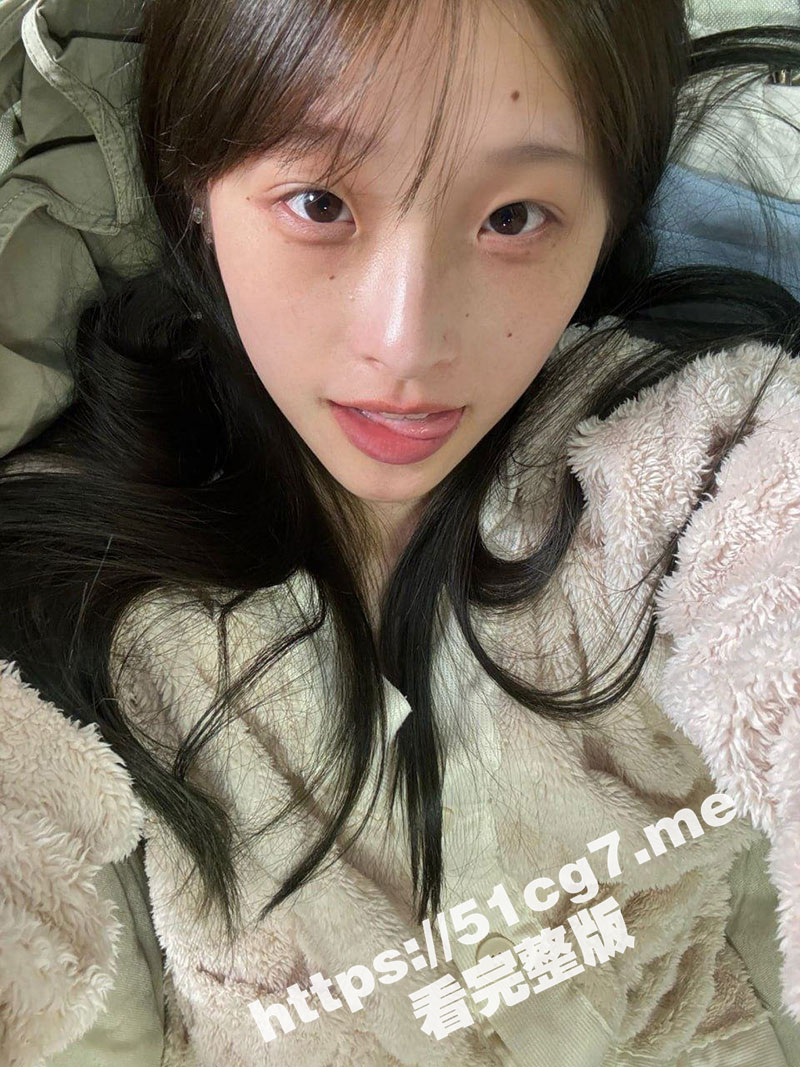 上海美术学院又出反差母狗 董丽颖 高清露脸被人调教扮母狗 被人射得满脸都是 以为视频里戴眼罩就没人认出你来了？
