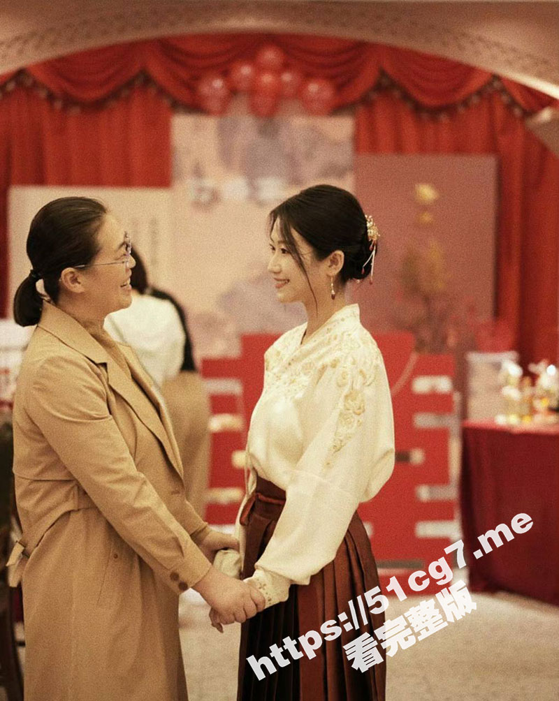 订婚前的狂欢 极品骚母狗在订婚前夜与多名男子发生关系 全是无套内射 多角度视频曝光流出