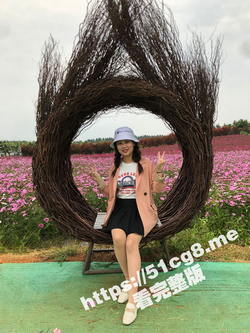 湖北武汉商学院研究生 王思佳 酷爱吃鸡 看场电影就能玩一宿 快去武汉偶遇吧～