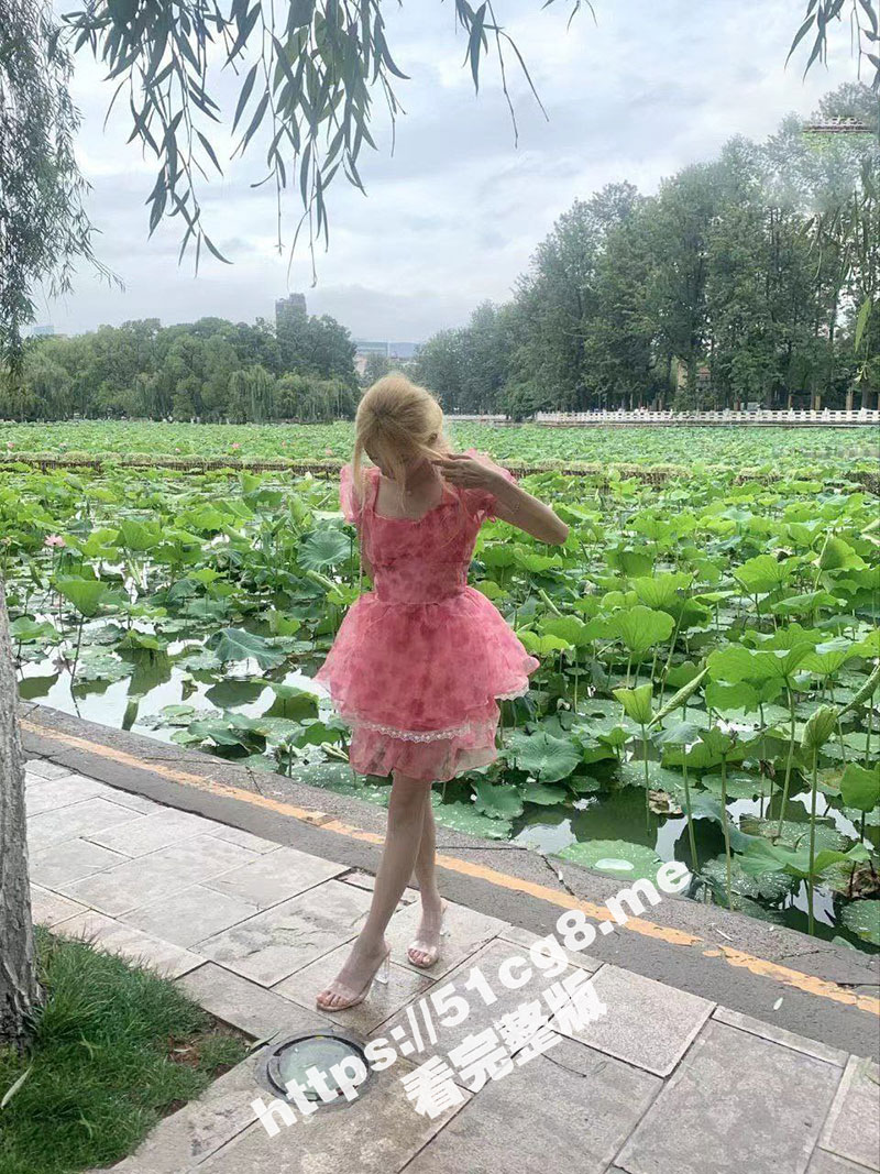 屌丝逆袭 终于把暗恋7年的女神给追到手！第一次操到心爱的女神 看女神被操哭的样子太刺激了