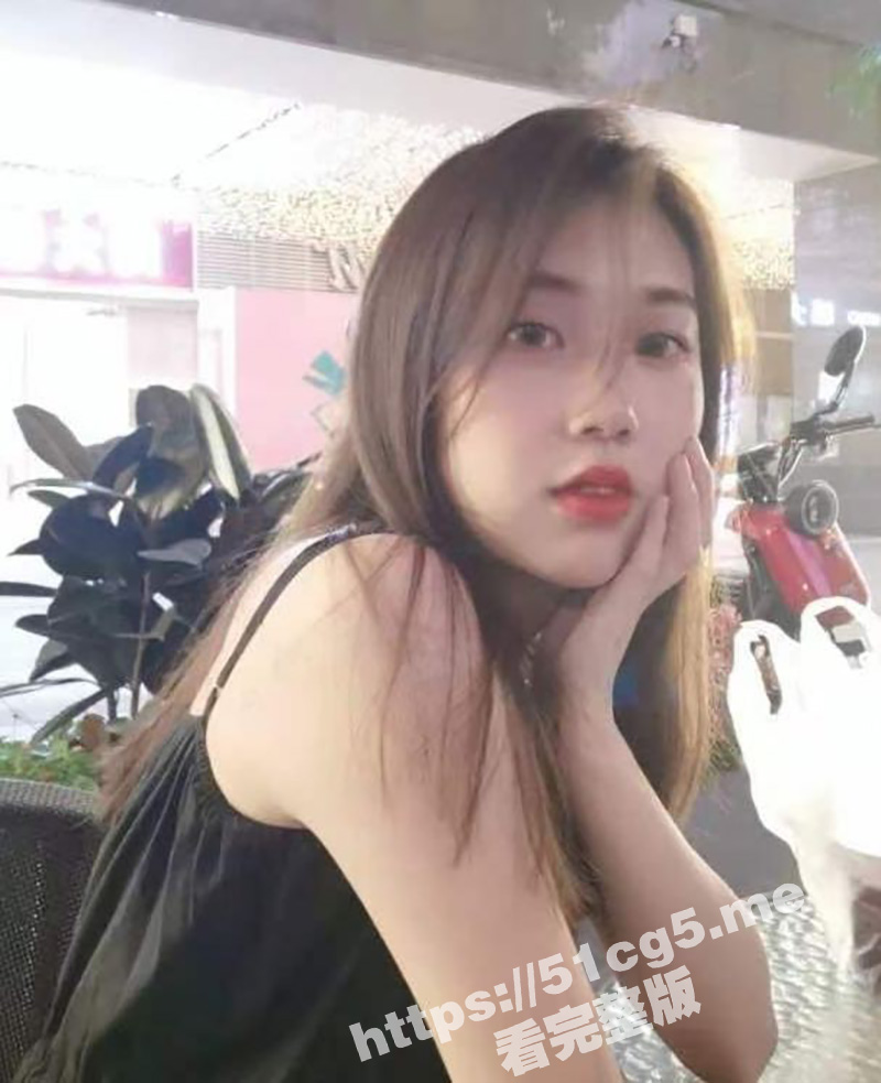 珠海直播场控妹 孙淼 恋爱期间找同事在酒店约炮 被男友发现后投稿曝光其约炮视频和露脸啪啪视频！