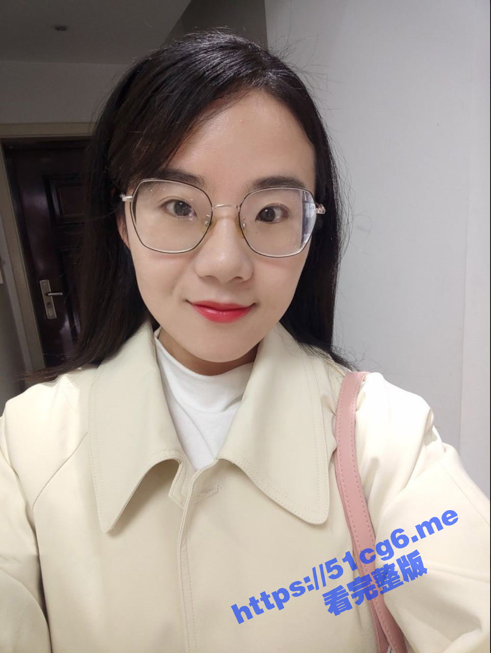 极品眼镜反差婊人妻少妇 马老师 与老公性爱视图流出 平日为人师表 私底下是那么的淫骚！