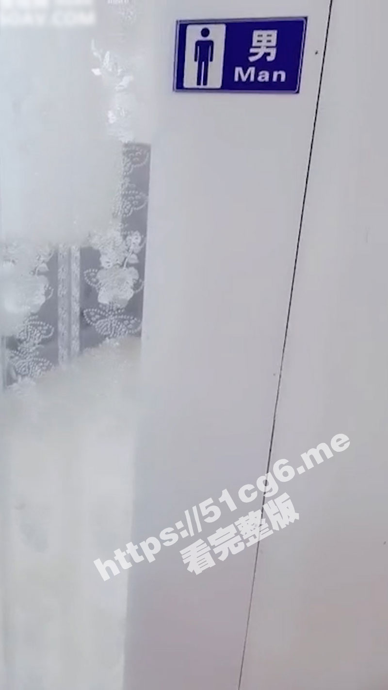 太骚了‼️‼️‼️ 极品眼镜美少妇勇闯男公厕偷拍勾引蹲坑男子 公厕隔间席地开战淫声回荡 踩了狗屎运上个厕所都能肏逼