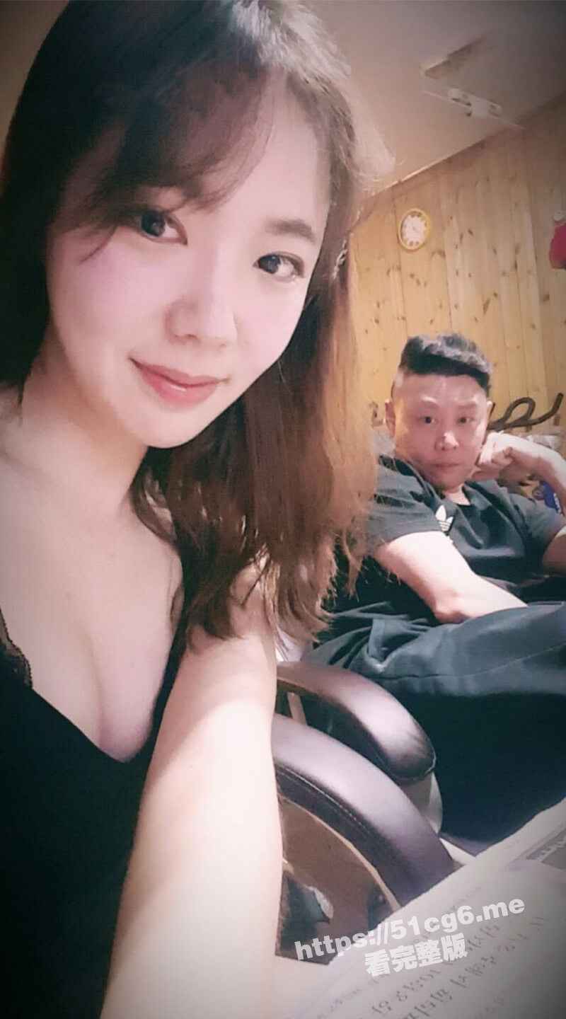 女友分手后求和遭拒 渣男狠心报复流出 活泼开朗的大奶美女 白天是女神夜晚床上秒变荡妇 极度反差婊