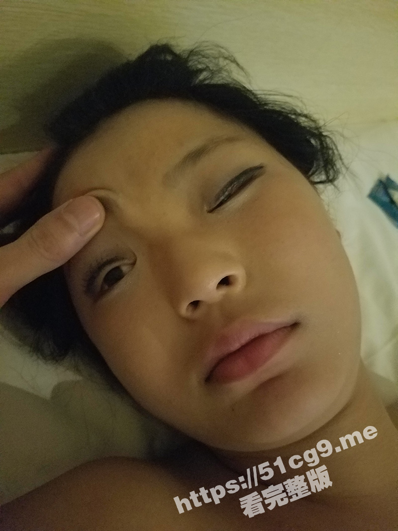 强奸魔下药迷翻公司美女前台 带回酒店各种姿势玩弄她的小嫩鲍