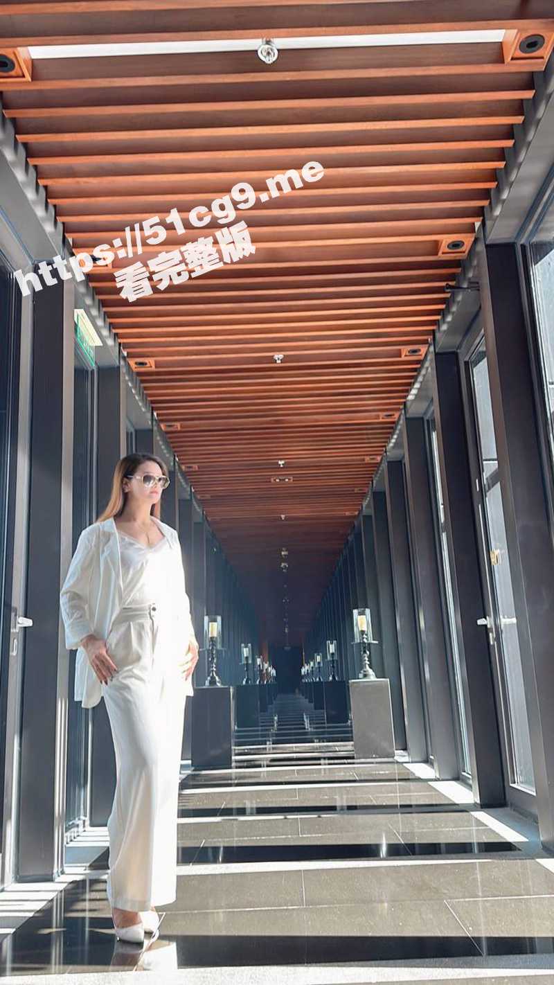 金逼镶钻 一炮八万？开保时捷的骚货小母狗 被金主大哥把逼价抬到这么高了？