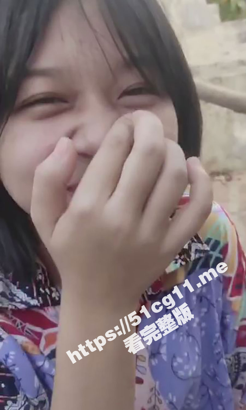 真实兄妹乱伦！30岁哥哥将自己19岁还在读书的妹妹骗上床 教妹妹女上位骑乘 还在学校外的小巷子里让妹妹给自己口