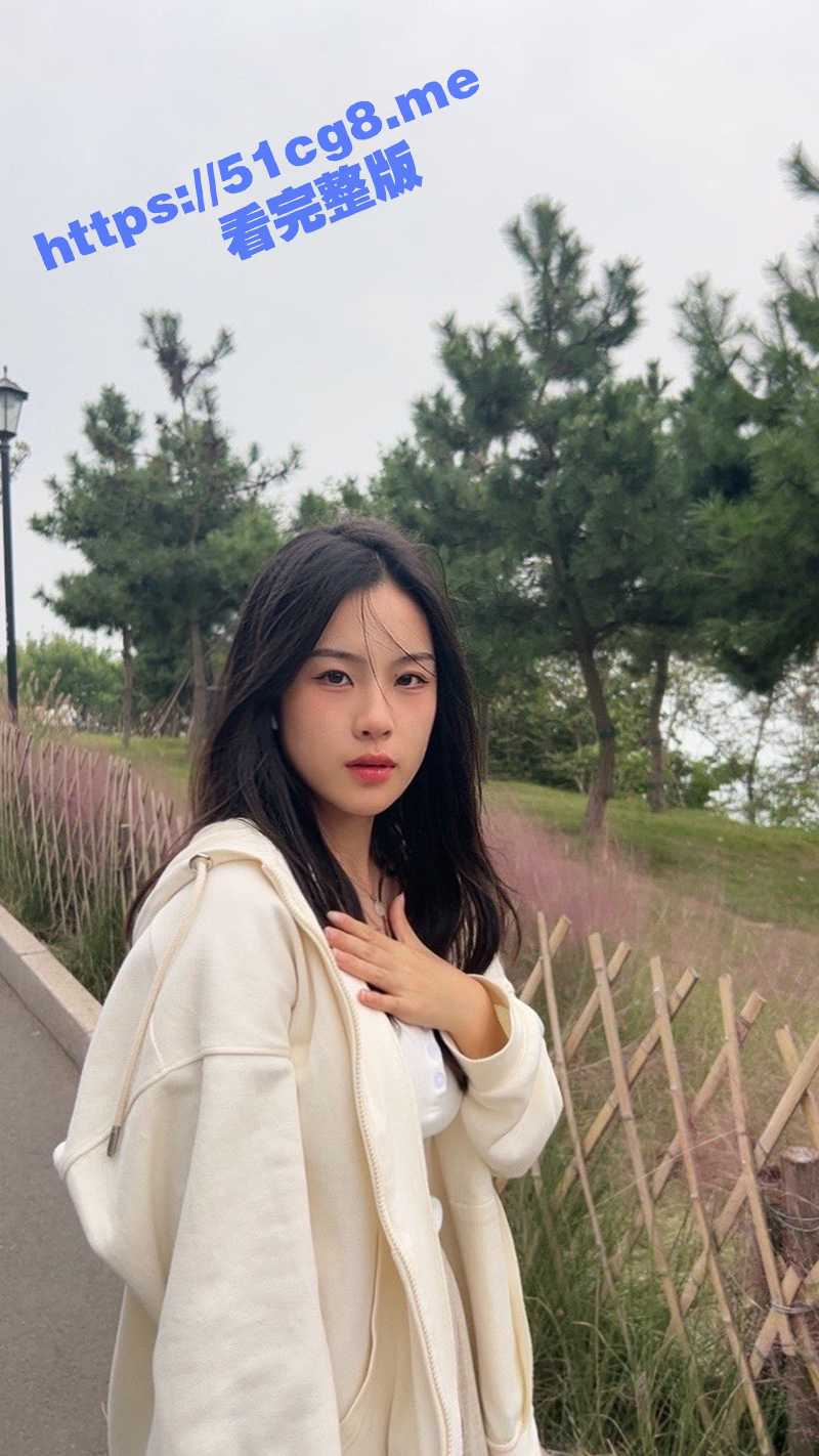 长沙师范大学 郭亿潇 和男友啪啪视频流出！清纯小女友舔蛋口交 抬腿爆操 呻吟的同时还抬头看！