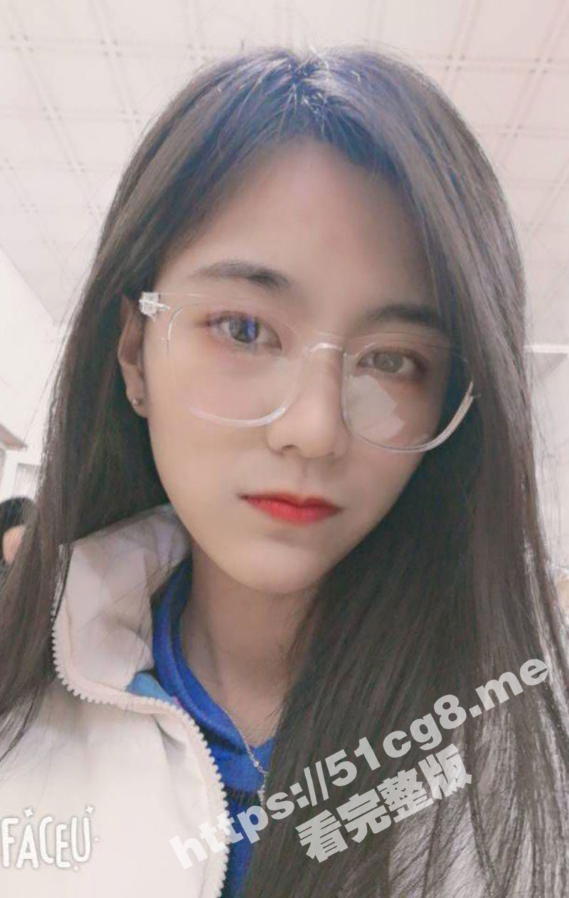 瓜友分享酒吧认识的反差眼镜娘 当时厕所先来一炮 然后直接回她男朋友家里再干一炮 眼镜娘简直骚出天际