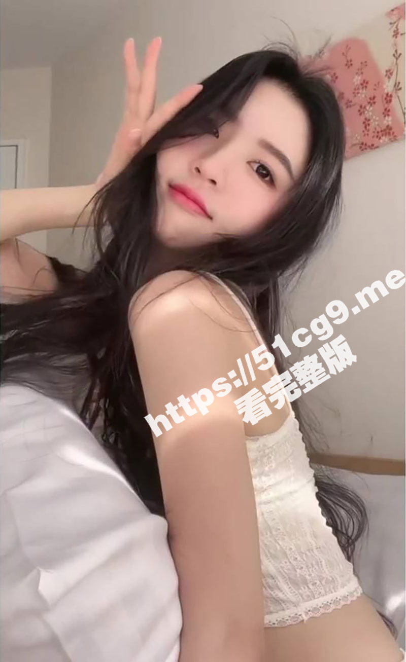 重庆邮电大学 极品反差婊李诗雨 清纯校花竟然是土豪包养的小母狗 完美大长腿炮架翘起屁股等着被后入