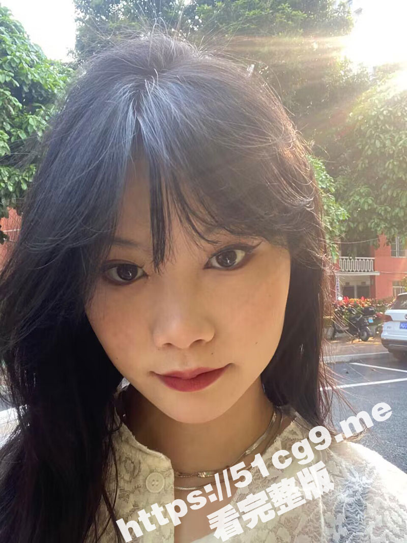 华东师范大学 极品反差眼镜妹 薛莉佳 白天在学校是老师眼中的三好生 晚上在床上就是主人的爱犬 小母狗变身速度真快