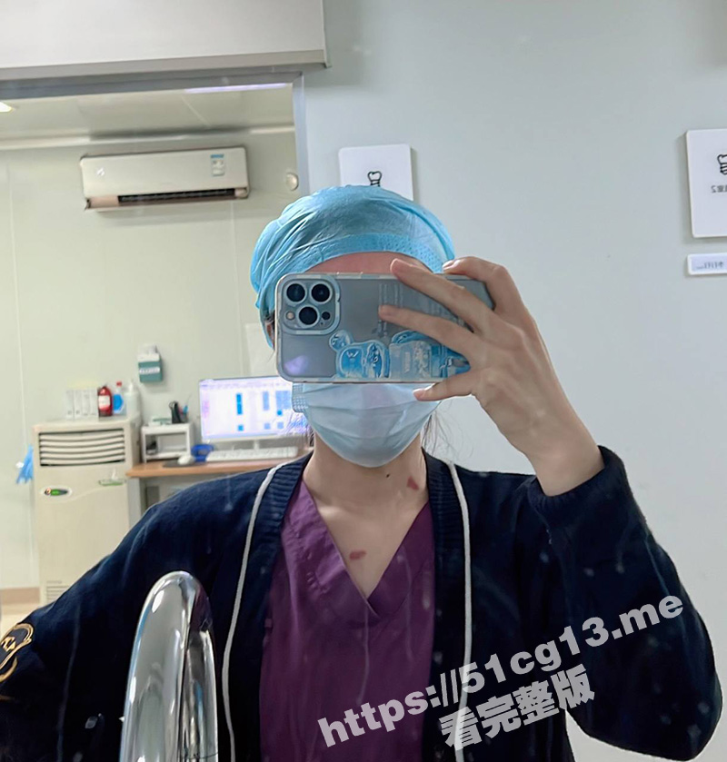 瓜友分享自己的反差骚逼护士老婆 快来视奸意淫 无底线粗口羞辱 骚逼会边吃鸡吧边聊天！