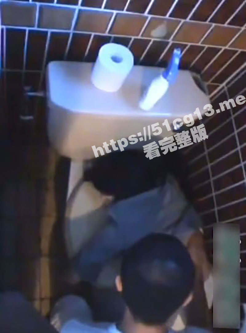 真实捡尸！猥琐男厕所捡尸极品气质巨乳少妇 这奶子也太看好了把 这种好事我咋碰不上