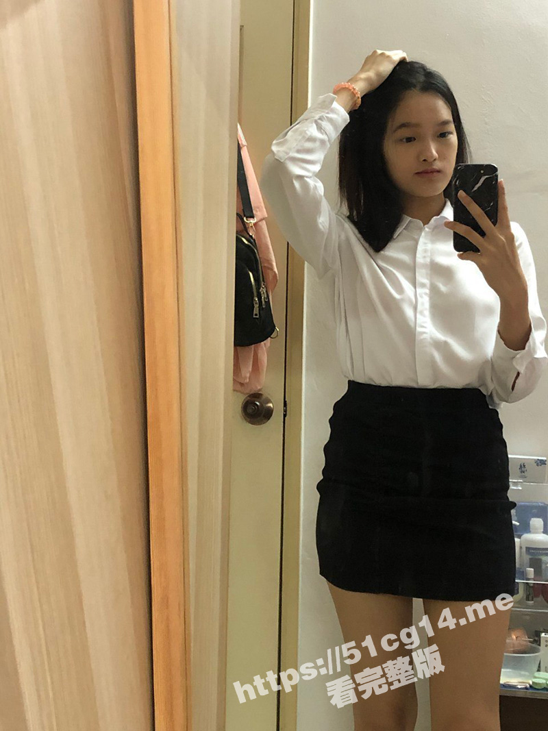 四川农业大学 骚女大学妹 徐莉佳 喜欢对镜骚拍裸体照 性欲大起时更喜欢让男友无套插入自己的穴！