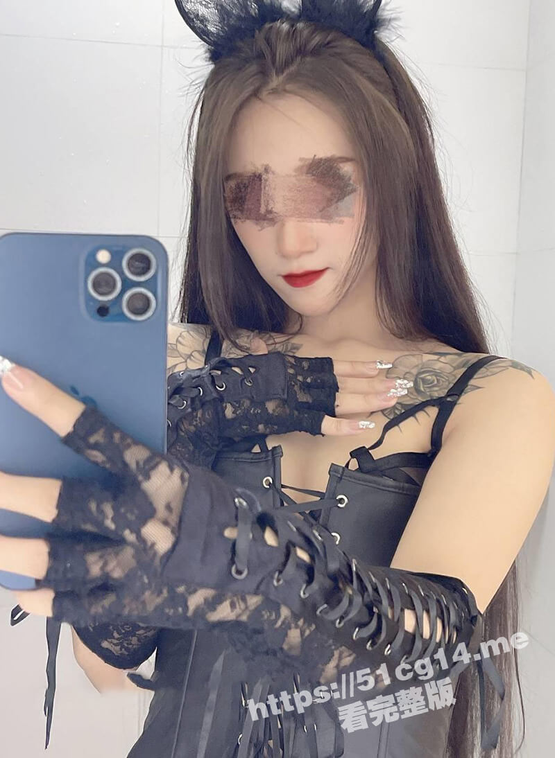 极品02年绿帽母狗情侣 洋洋洋 福利合集 非常听话的母狗一只 各种SM装束 随时随地拉过来打炮