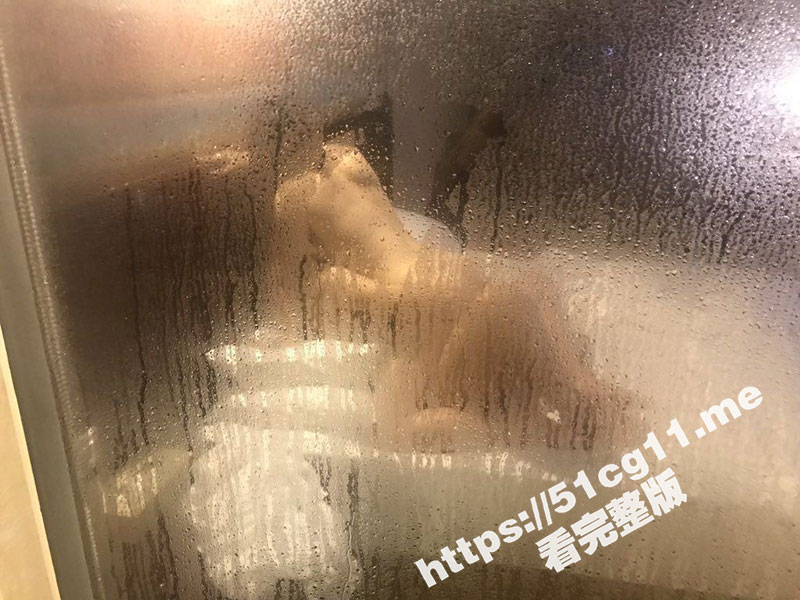 帝都反差绿茶婊 蒲迪 靠着人畜无害的外表和声线 池塘里不知养了多少鱼 多次背着男友跟不同男的约炮过夜