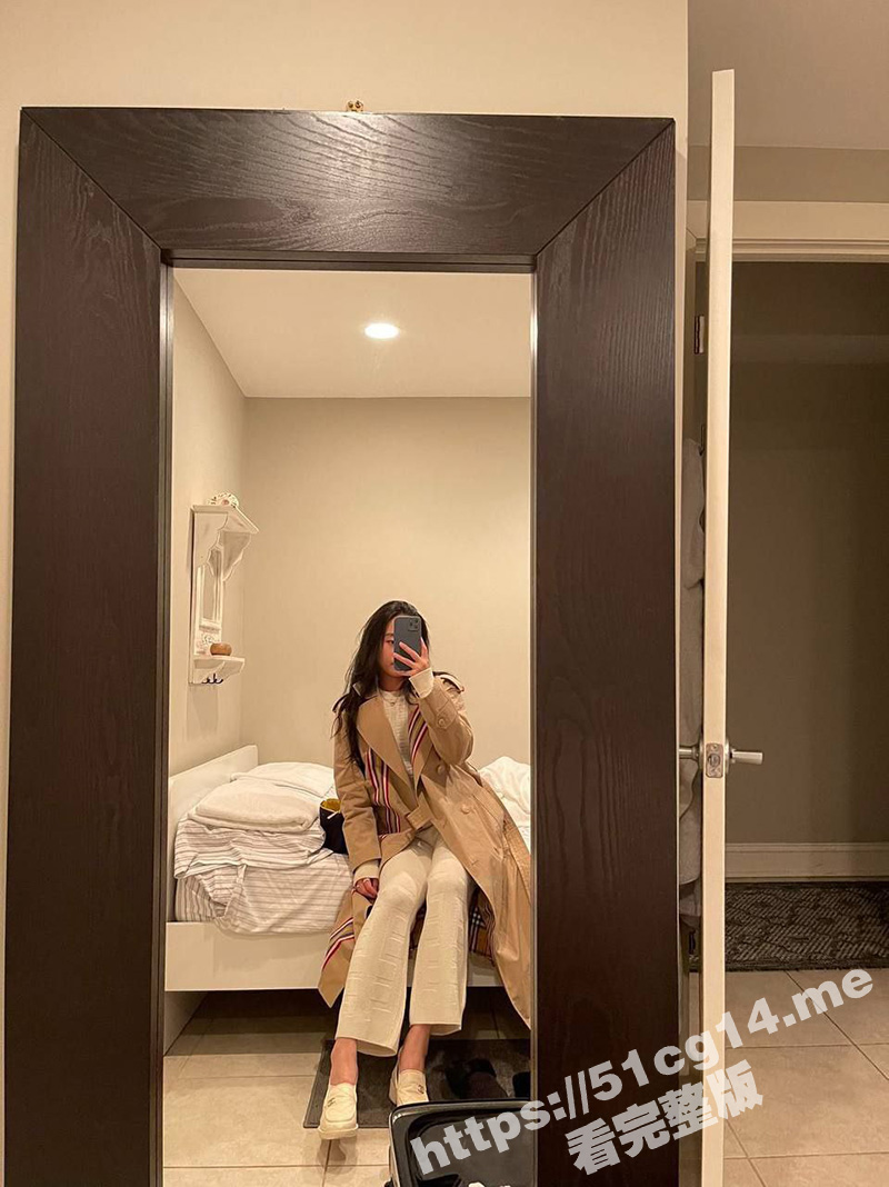 瓜友分享爱健身的骚老婆！身材果然很棒 圆润大奶随着抽动上下起伏 超级反差！