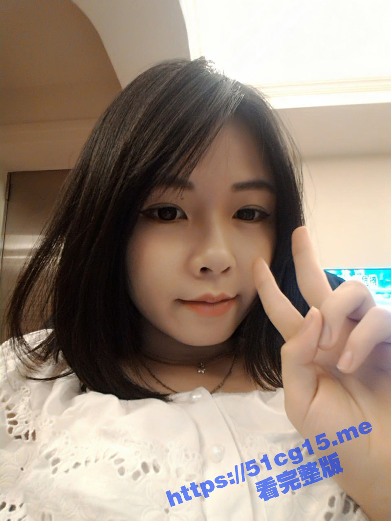 台北清纯嫩妹到新竹送炮 毛毛刚刮不久超级粉嫩 被炮友无套插入 叫声嗲嗲的很好听！