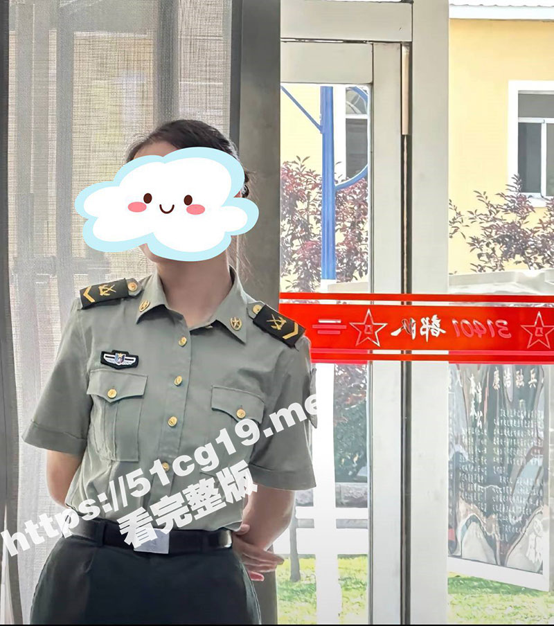 逆天网传 中国南部军区女兵唐冉 被富二代pua调教视频泄密！ 曾经的军中绿花 如今变成胯下母狗！