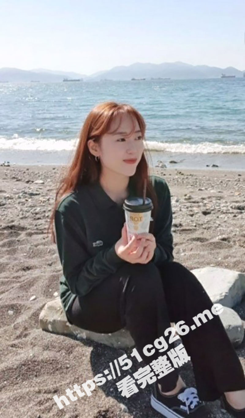 情侣厕所门！情侣公共厕所啪啪视频被流出 女主酷似张小斐 这男的还给自己打马赛克 真的不是男友故意泄漏的？