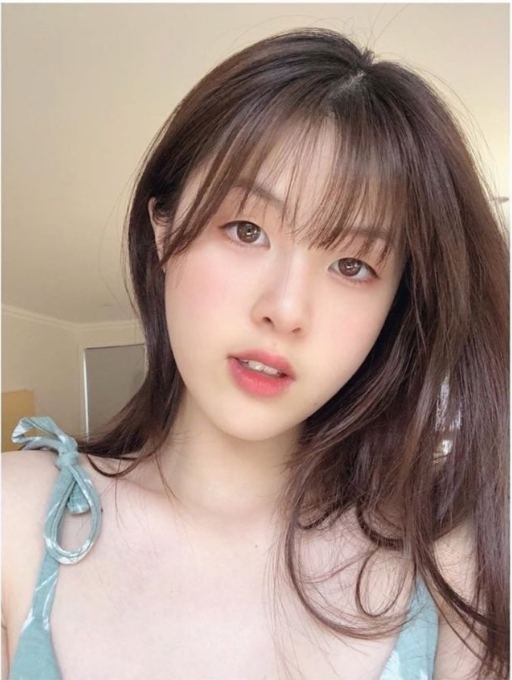 湖北女子学院 极品白虎处女学生妹 林咏晴 被微信附近的人哄骗出去开了苞 第一次见血 逼都被操肿了！