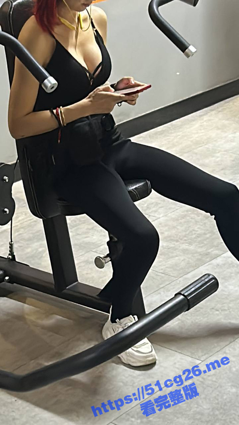 拿下健身房的美女教练！身高一七几很高挑 没想到那么瘦奶子又大又圆的 后入蜜桃臀好爽