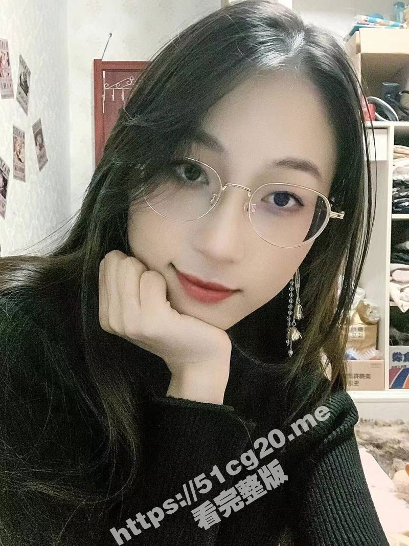 眼镜娘反差婊 周怡岑 御姐气质女老师 淫骚一面神似妓女 胯下侍奉展示精湛口技
