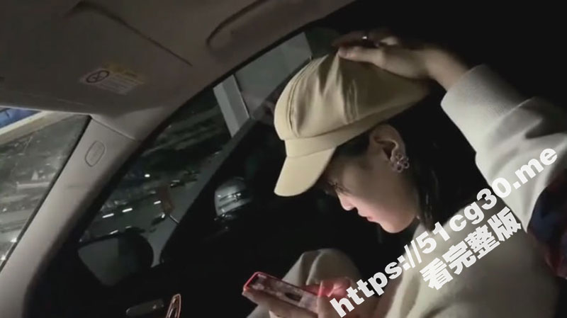 说好的只留着给自己看的 结果分手就曝光 高颜值女主为了爱情主动带上狗链被骑在脸上 像母狗一样被爆操深喉