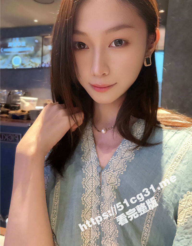 昆明医科大学 高颜值反差婊 陶晶晶 约炮约到初中同学 拍个露脸视频做个留恋 才发现女神的口活原来这么好
