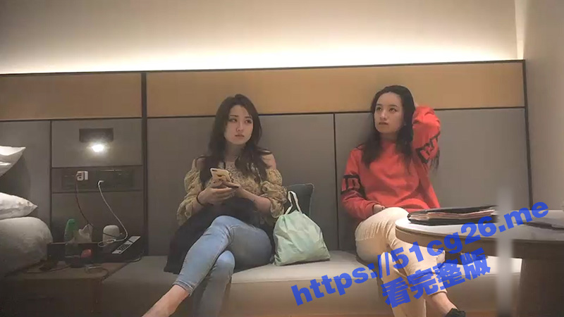 我喜欢被强奸！探花约炮二选一 留下的妹子竟然有受虐癖 看见大鸡吧心里乐开了花 直接一步到位！