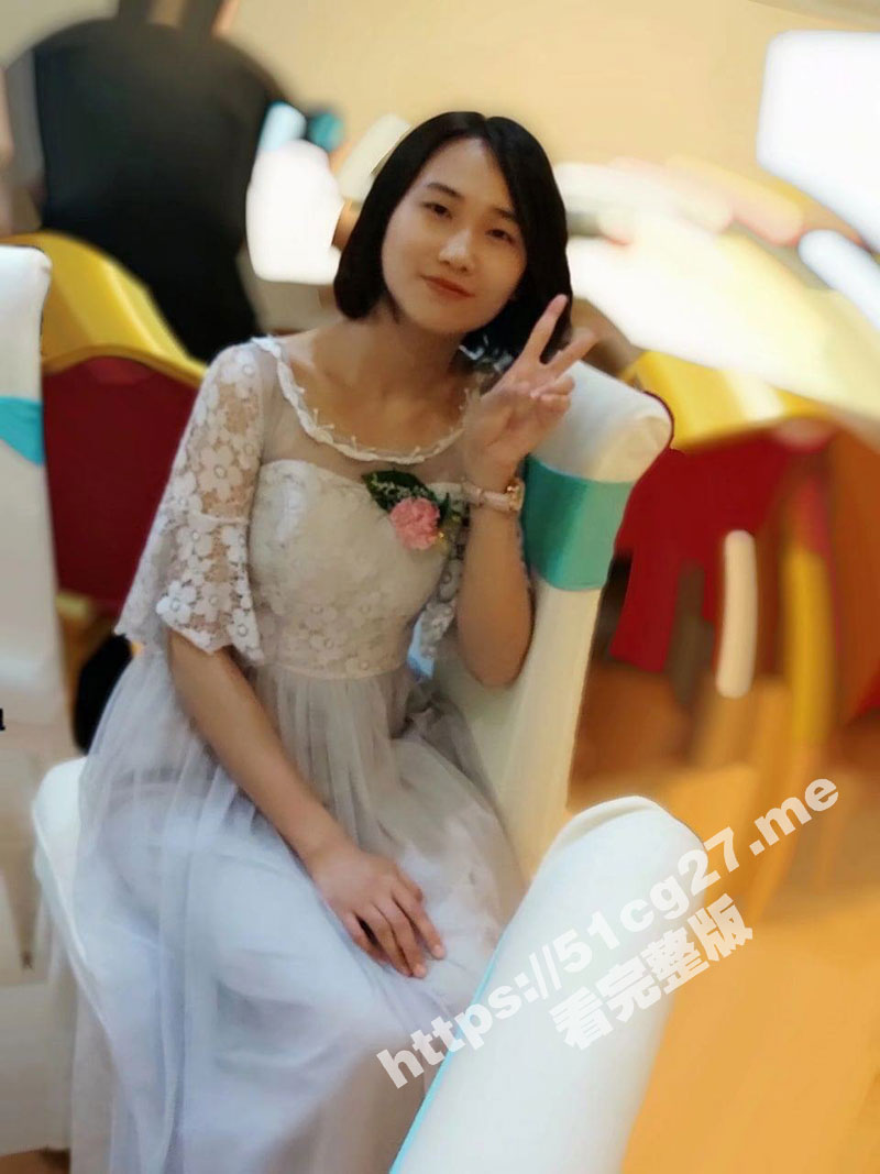 徐州极品反差骚母狗伴娘 黄娟 朋友结婚认识 当天就勾搭去开房做爱 一进房间就跪下扒裤子吃鸡吧 太骚了