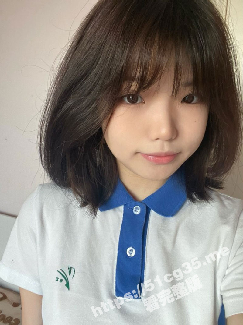 柳州职业技术学院 极品萝莉班花 李慕灵 超嫩的身体和超肥的鲍鱼 被男友按在沙发上猛操的样子太可怜了