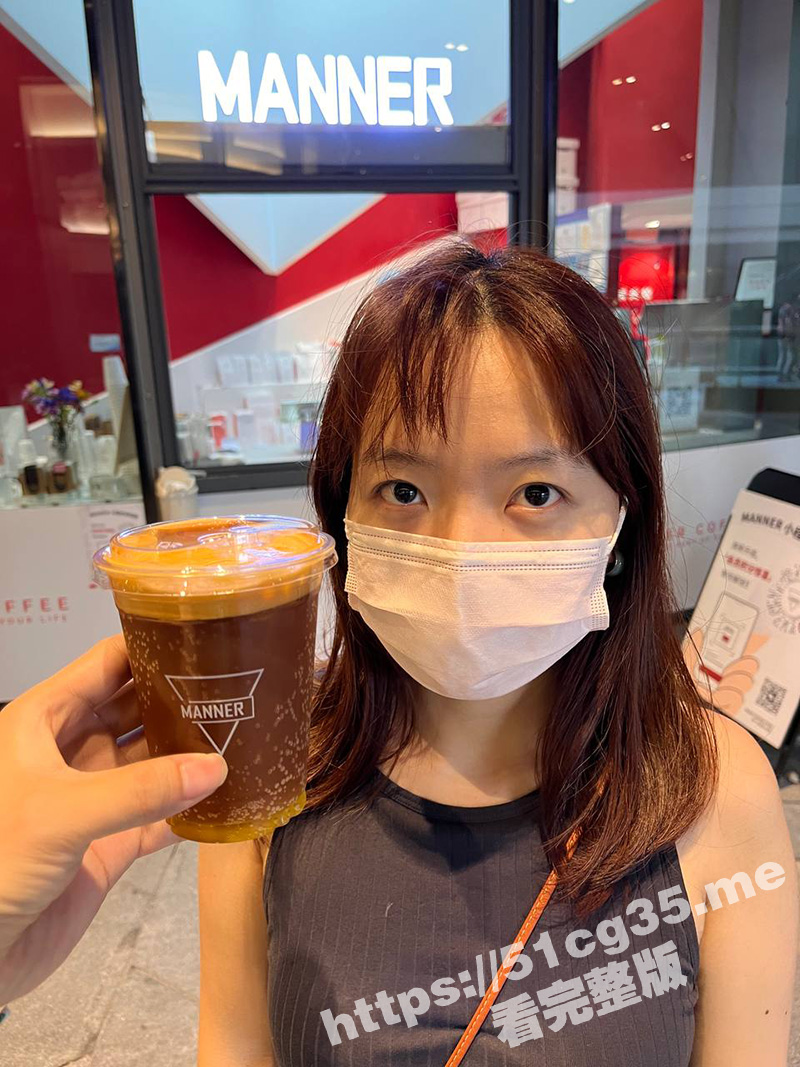 江苏南通厂妹 反差母狗 叶佳慧 泄密 电梯给男友口交 一边唱歌一边被操 淫荡无比！