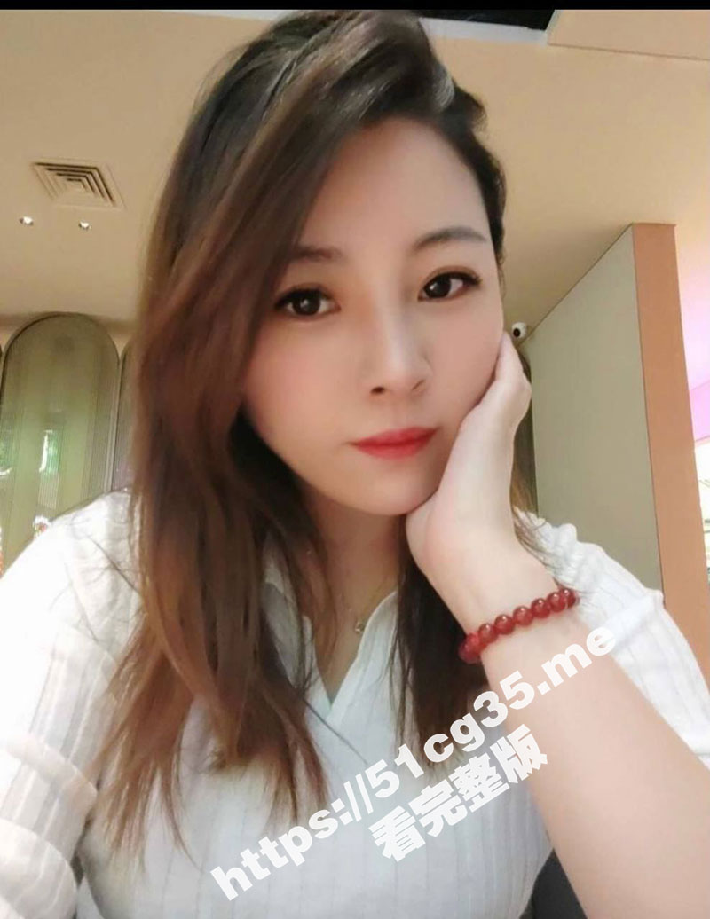 武汉已婚少妇 何雯婷 表面上是别人家的贤妻良母 私底下却下海卖逼赚外快养家 结果被客人拍下视频遭流出