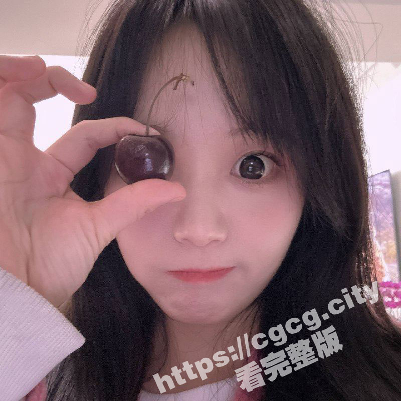 约炮大神半个月拿下公司新文员 大学刚毕业 看着清纯没想到这么骚 逼逼还特紧 看来大学期间很少被滋润