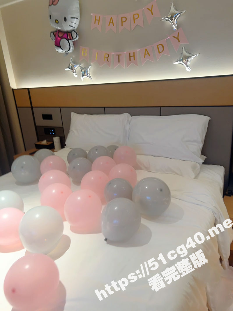 会喷水的亲姐姐 新作 姐姐生日当天穿上婚纱 酒后在婚房潮喷不断 吞下我全部精液