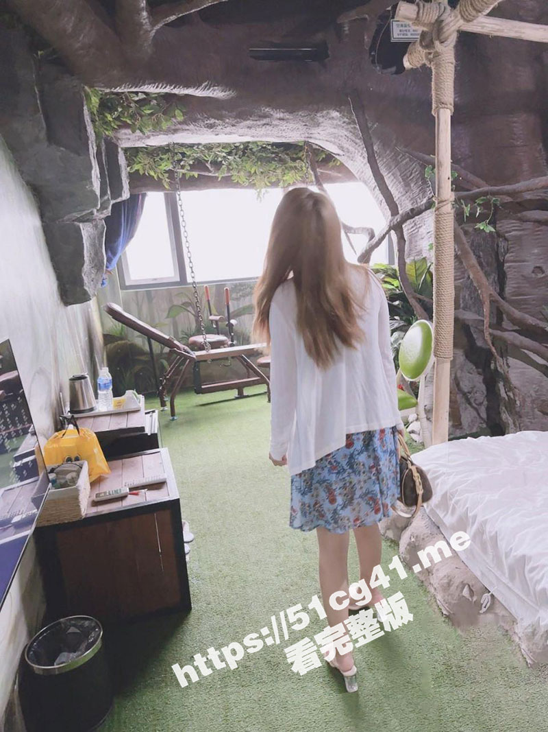 妹妹的第一次给了我 大年初二把妹妹的男友灌醉了 当着他的面操妹妹