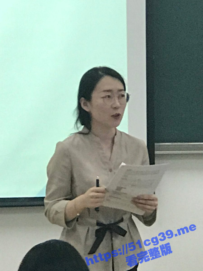 学生眼中的好老师 下课后秒变母狗！湖北黄石大学教师极度淫荡的一面流出 车震3P口交丝袜样样精通！