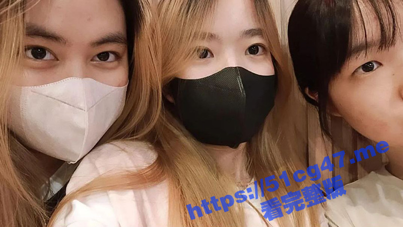 广州外语外贸大学 小骚逼每天去酒吧约炮 屁股都被打肿了 最后去给黑人当伴读 被黑鬼牵着狗绳操！