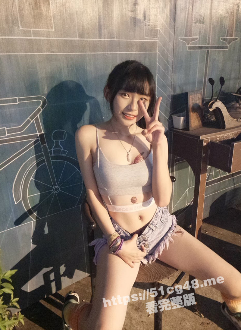 台湾长荣反差婊萝莉型辣妹 平胸排骨学生妹子 洗澡自慰裸舞视频被曝光 台妹是真的开放也很会玩