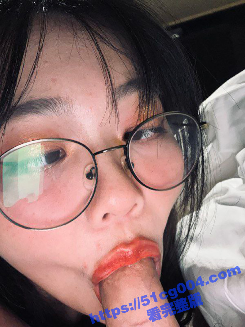 青经暴起大肉棒爆肏眼镜娘！背着男朋友约炮偷奸 嘴穴被抽插的噗嗤噗嗤响 浓稠精液爆射一脸！