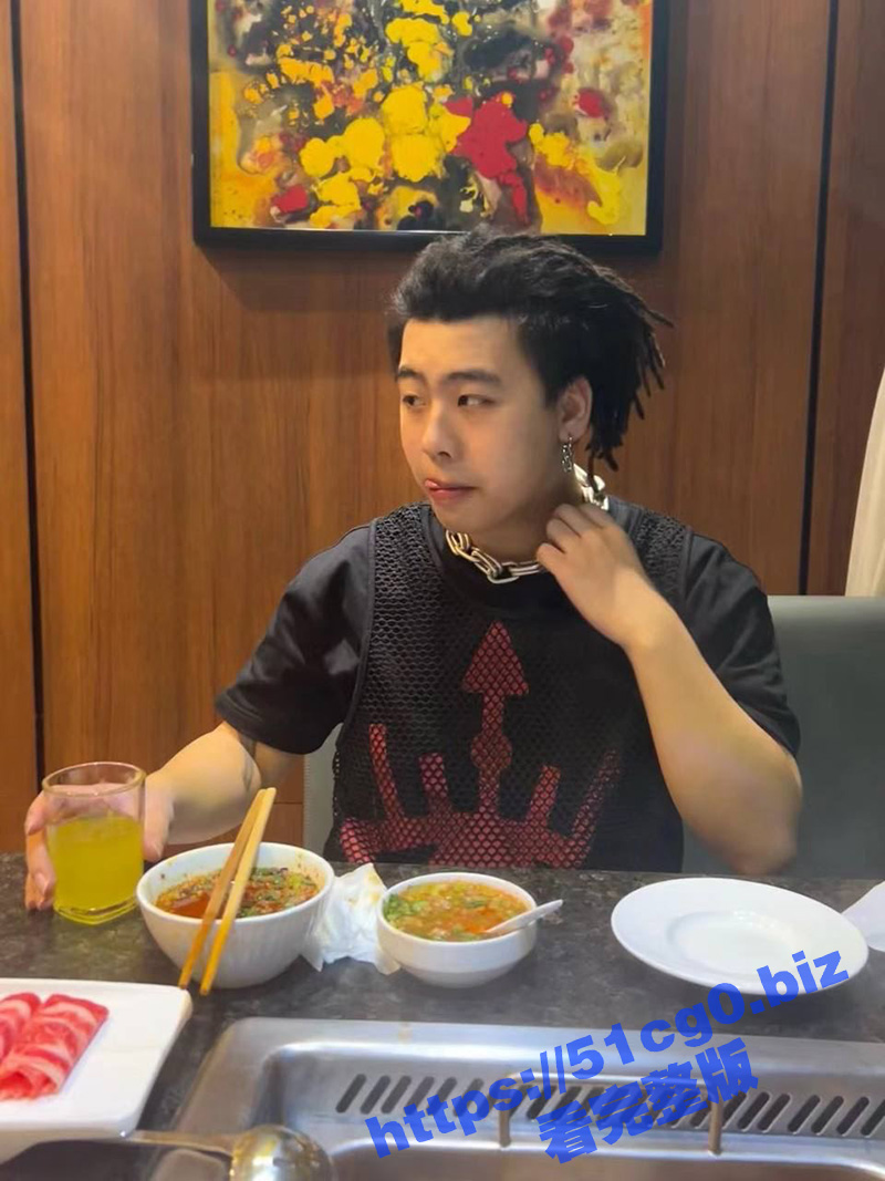 抖音第一枪又被爆料！被f426国潮抖音私信合作 评论区各种母狗爆照线下约炮 喜欢粗口调教 纹身实锤！