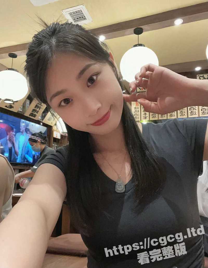 广东财经大学23岁的大三校花 性爱视频流出 吃鸡相当的专业 跟母狗一样给男友疯狂口交