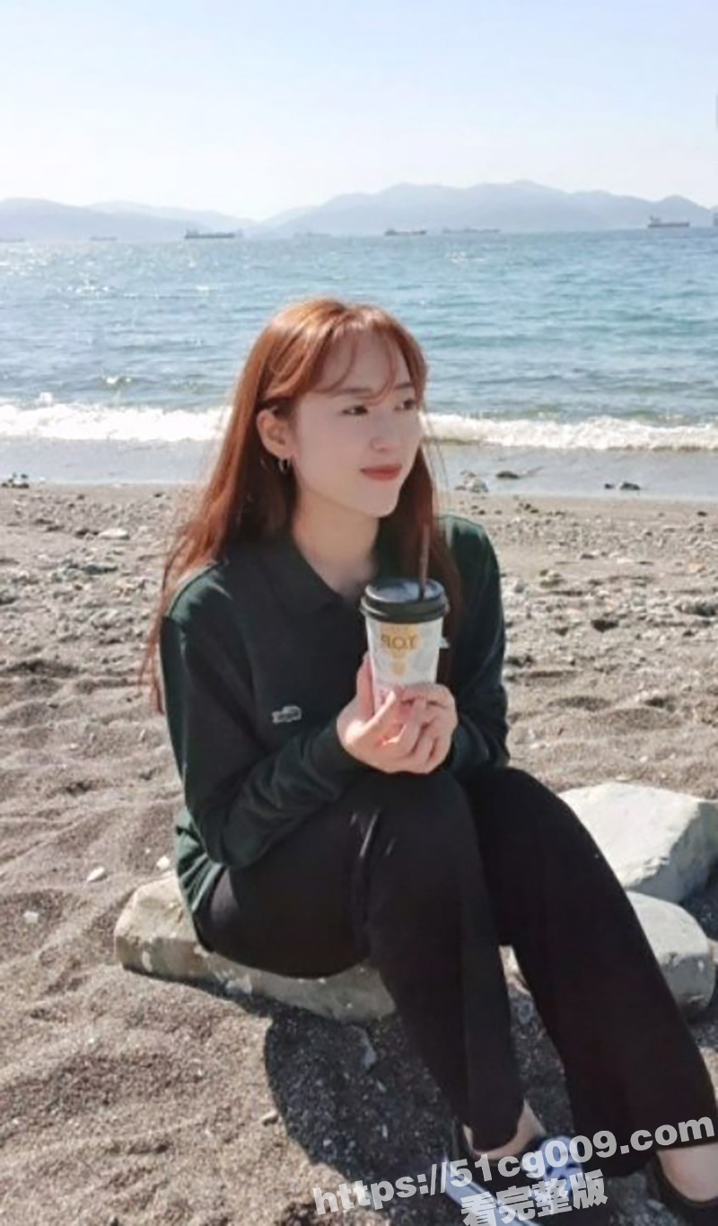 淫夫荡妻 在公共卫生间大胆露出性爱自拍 骚货全程露脸看镜头 离婚后视频遭前夫泄密