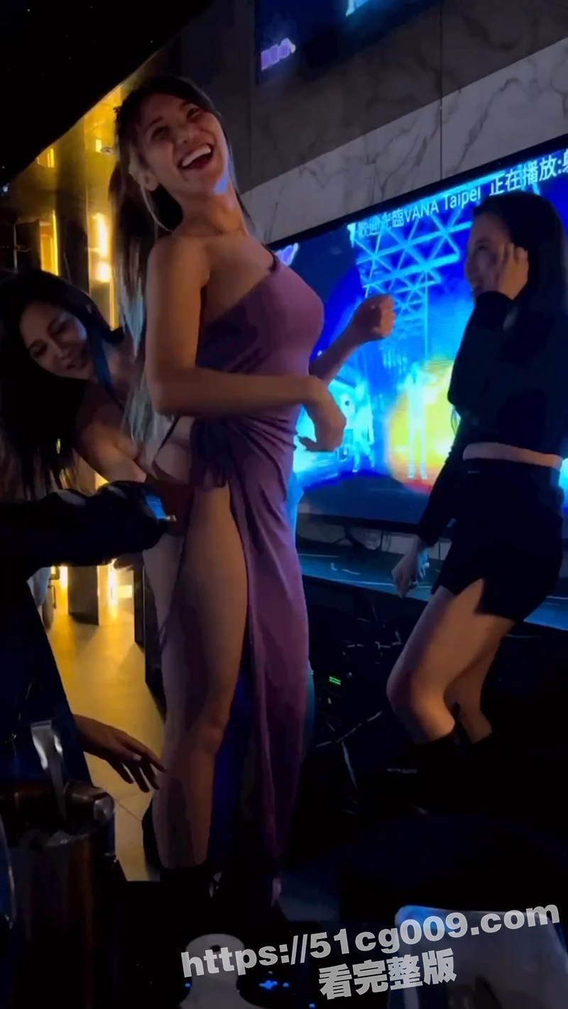富人圈泄密 上海顶级会所 名媛盛宴 每天都可以选不同的女人带回酒店随便玩弄