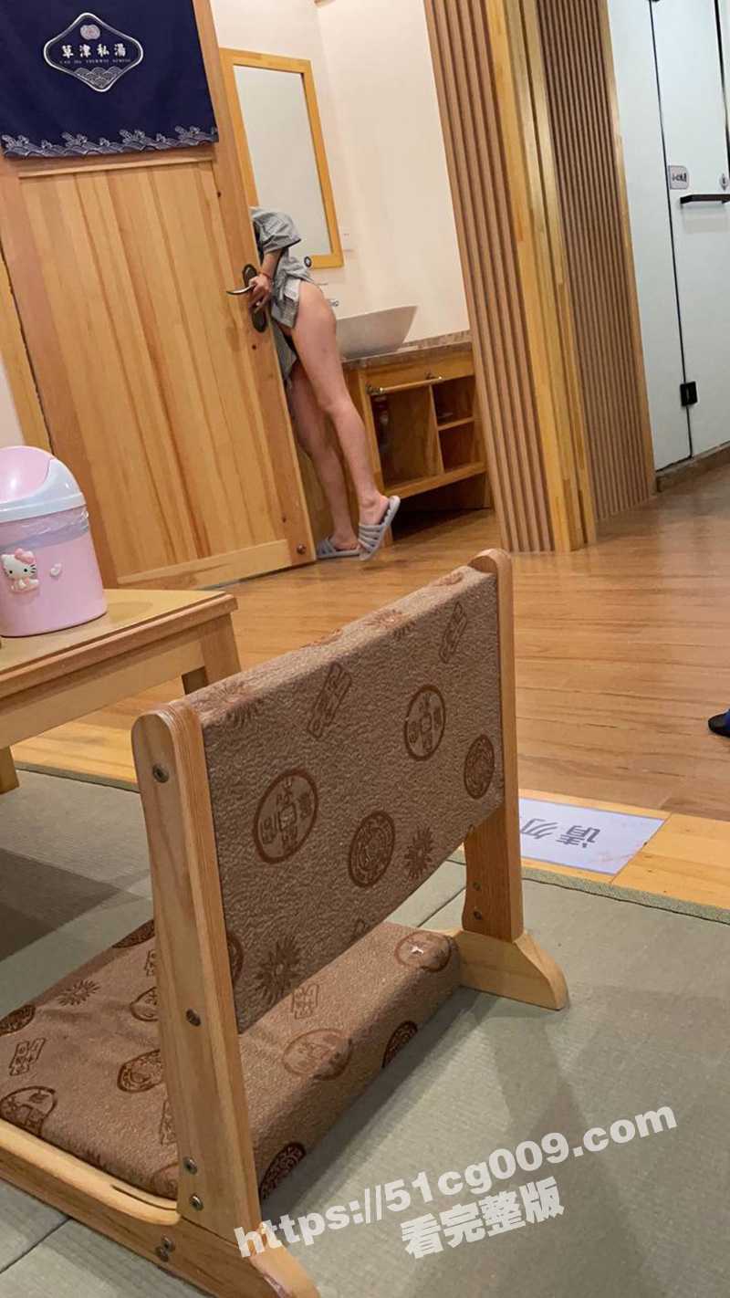 绿帽奴带老婆三人一起泡澡 小母狗被两个人干高潮了六七次 浪叫呻吟声太大了！