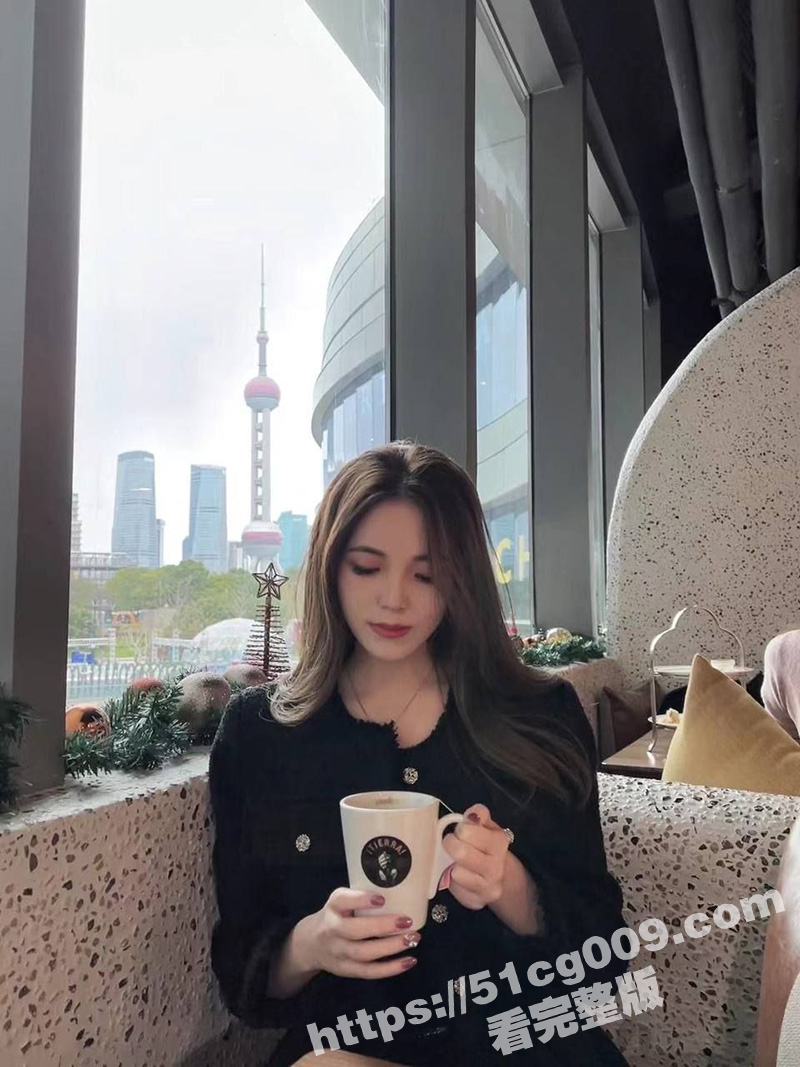 别人家女神被土豪当做母狗玩弄 高跟丝袜大长腿情趣制服 毒龙舔屁眼 暴力后入翘臀 极限反差！